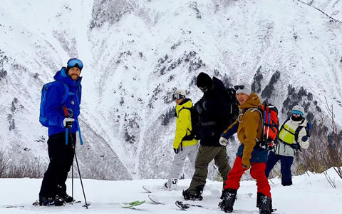 滑雪服為什么都是棉衣，沒(méi)有羽絨